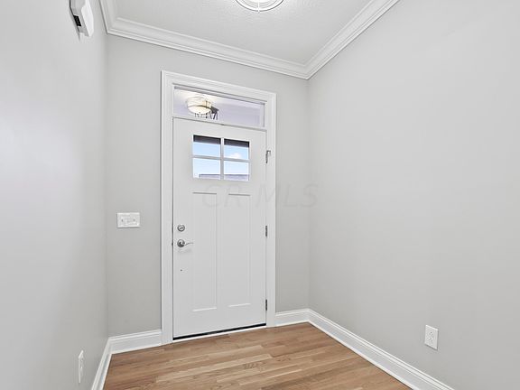 3rd image of 940 Creek Run Ct