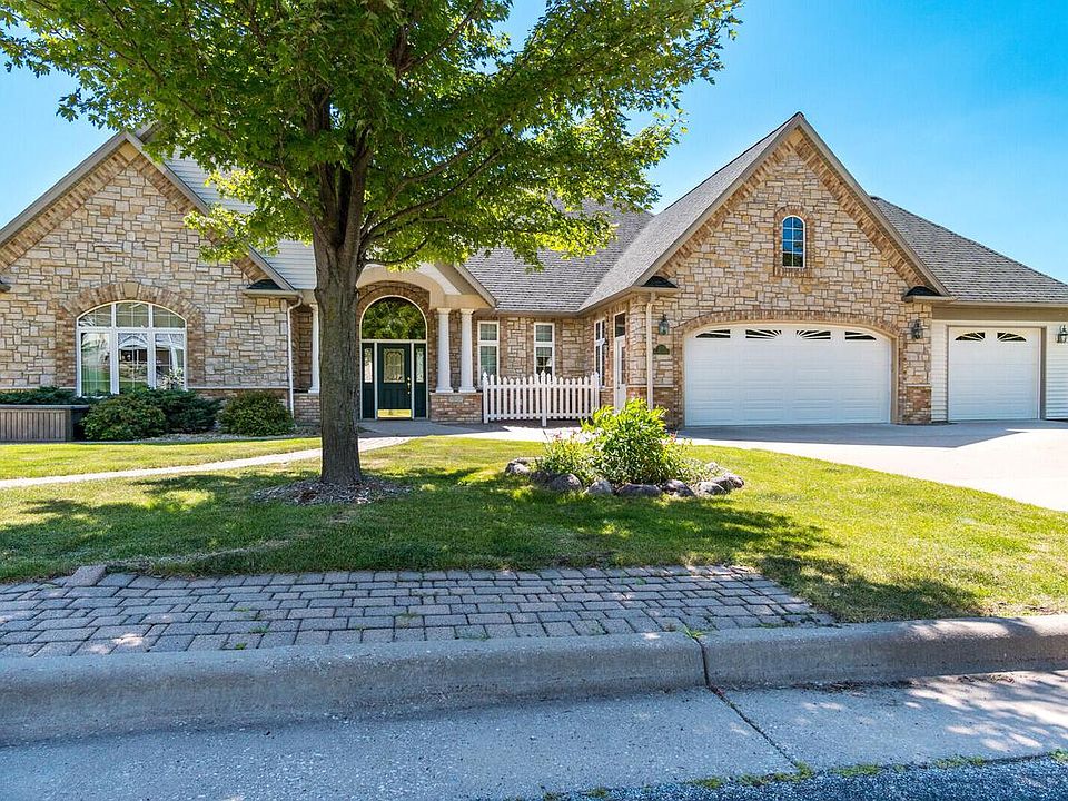 203 Red Apple Dr, La Crescent, MN 55947 Zillow