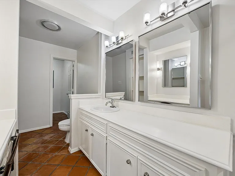 3502 Burlington St #13 — Photo 15