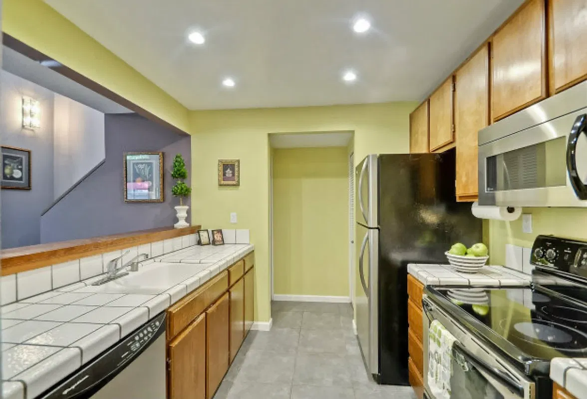 2 bed, 910 sqft, $3,500 — Photo 1