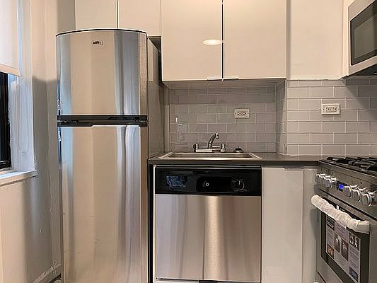 5th image of 3111 Broadway APT 3E