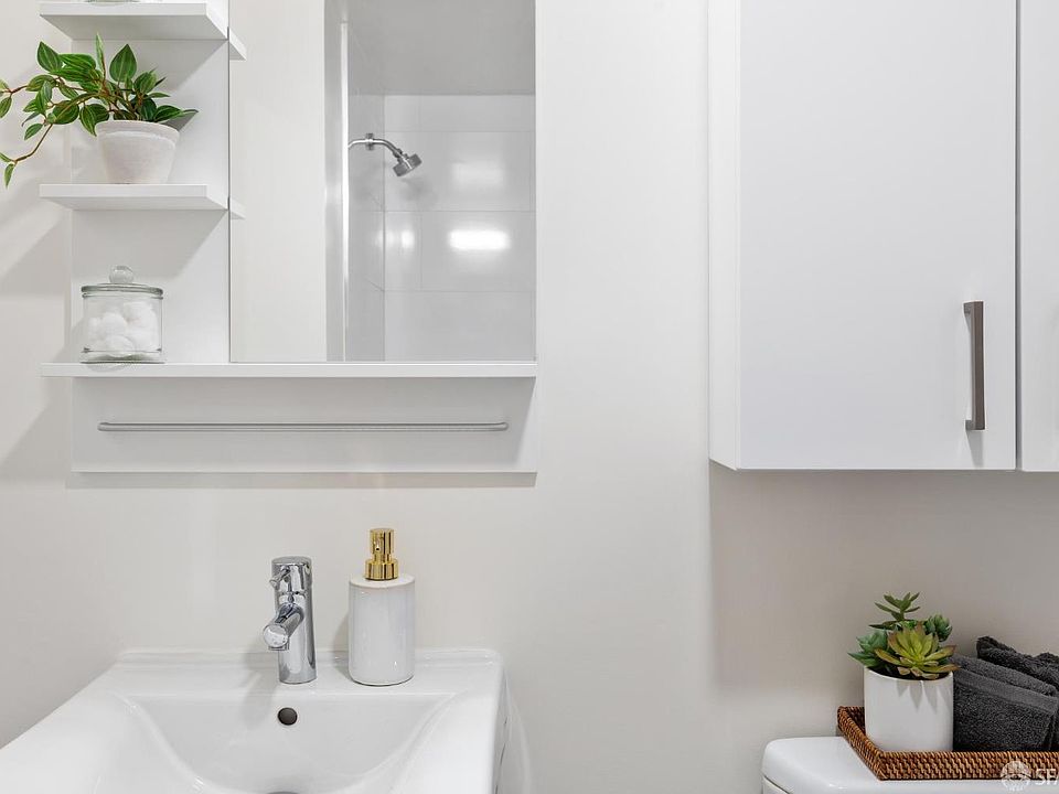 2nd image of 1201 Sutter St #Penthouse 605