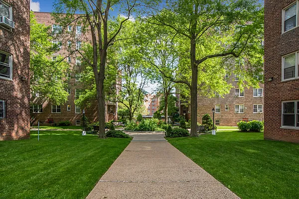 Sold by REMAX Distinguished Homes | media 34