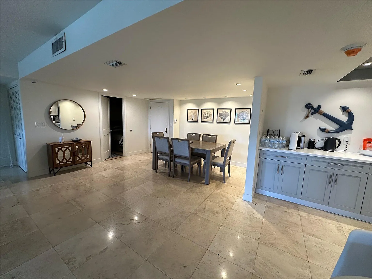 2 bed, 2.0 bath, 1400 sqft, $5,900 — Photo 2