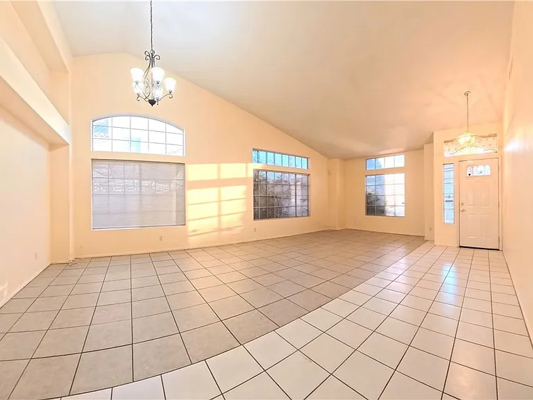 4844 Jadero Dr — Photo 7