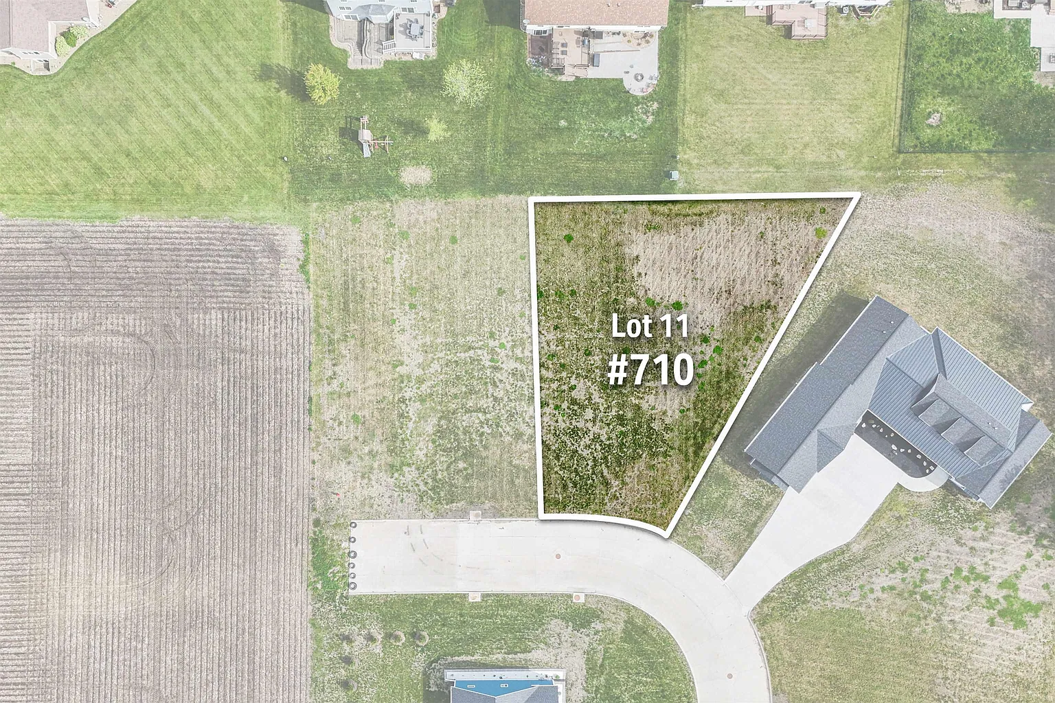 710 Westview Dr photo 1