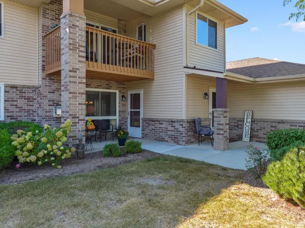 4827 West Maple Leaf CIRCLE, Greenfield, WI 53220