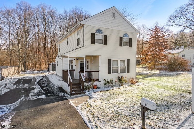 1st image of 13 Woodsedge Ave