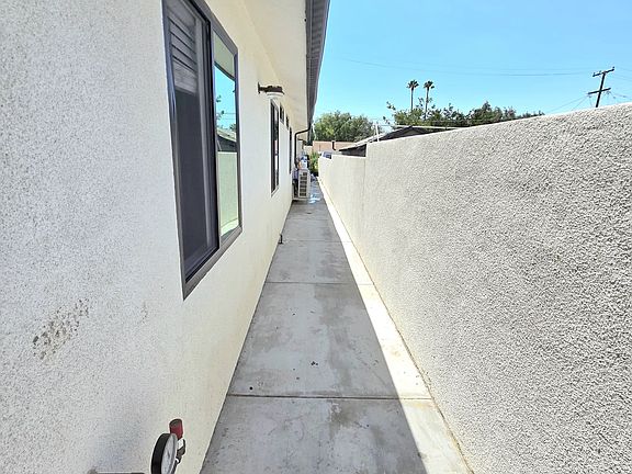 5th image of 550 E Park St