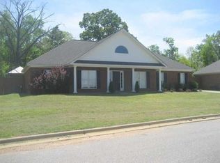57 Crescent Ridge Ct, Deatsville, AL 36022