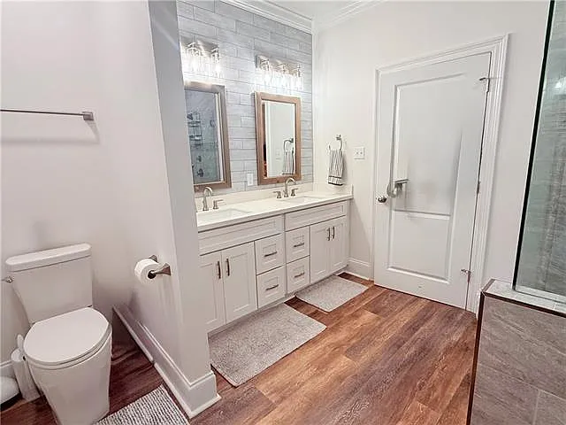 819 N Woodlawn Ave — Photo 12
