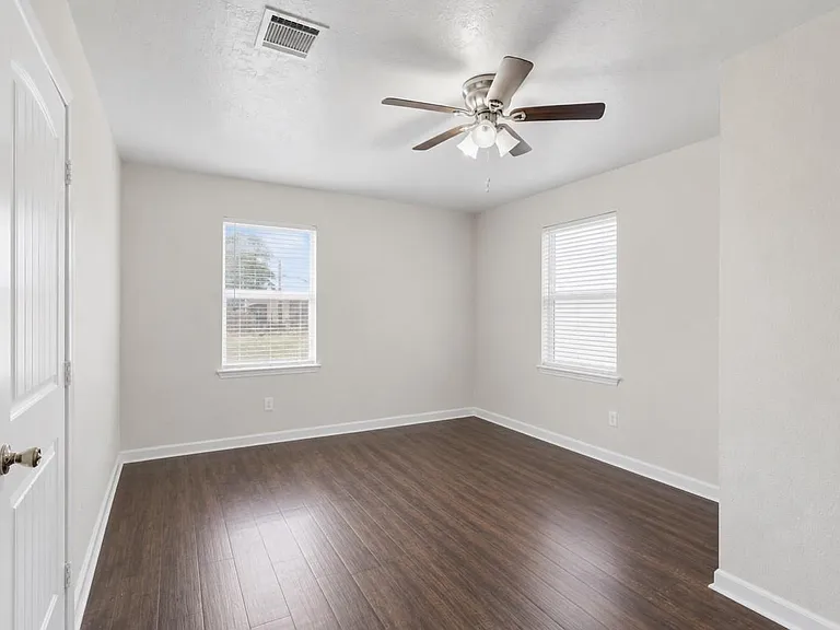 515 Riggs St — Photo 17