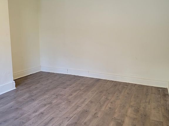 3rd image of 327 Pitcairn Ave