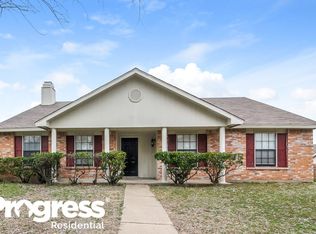 1053 Twin Falls Dr, Desoto, TX 75115