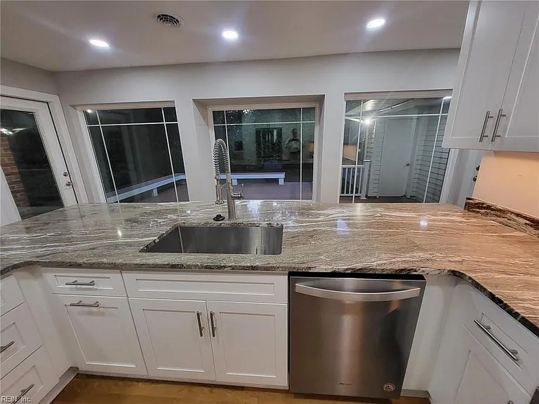 1 Sir Francis Wyatt Pl — Photo 21