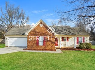 225 Falcon Ridge Dr, Huntsville, AL 35811