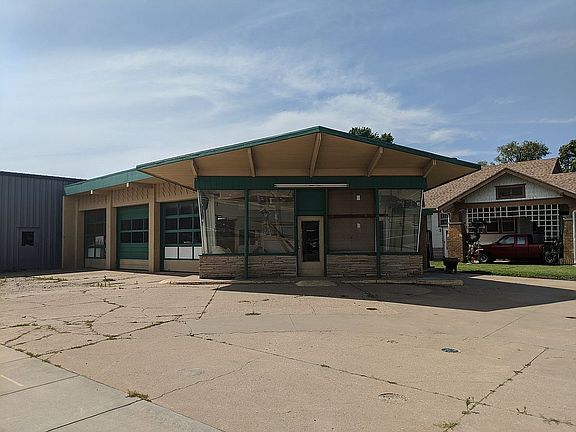 3rd image of 107 N Meridian Ave