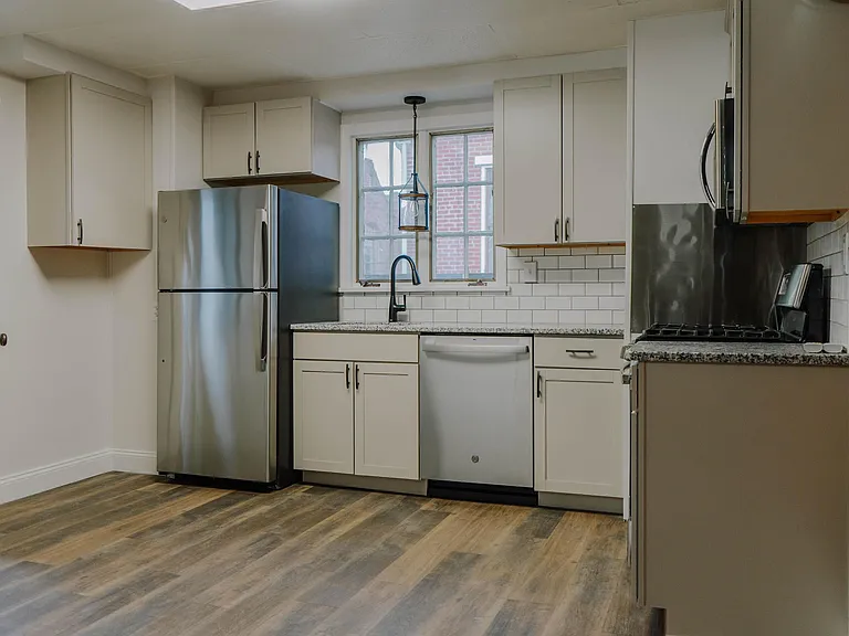 1531 Green St #2R — Photo 4