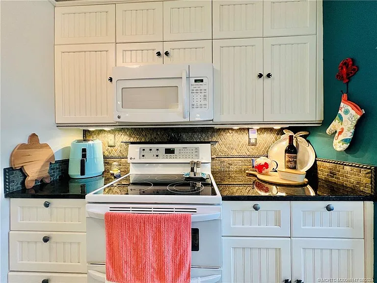 10044 S Ocean Dr #102 — Photo 13