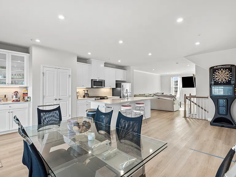 204 Station Dr — Photo 8
