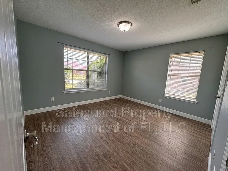 9615 Laramie Dr — Photo 13