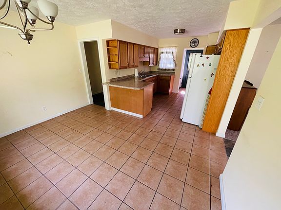 5th image of 1530 W Memorial Dr