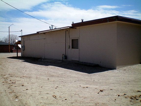 3rd image of 1901 Mountain View Dr