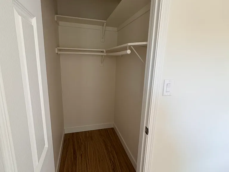 764 W Flora St — Photo 9