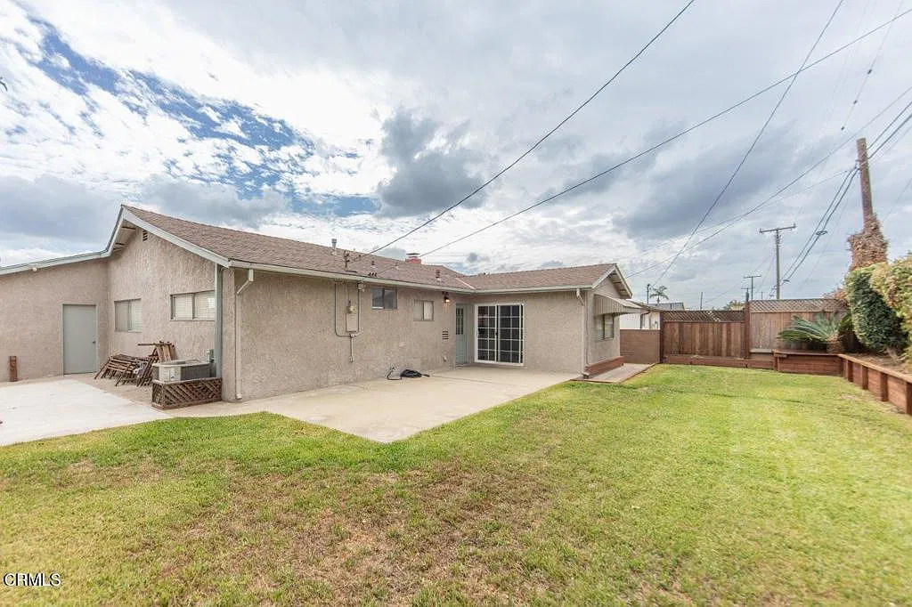 3 bed, 2.0 bath, 1304 sqft, $3,500 — Photo 3
