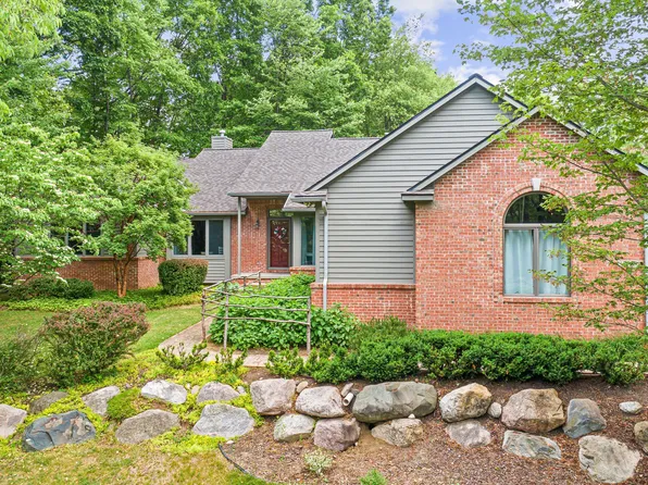 10555 Oakhill St, Fenton, MI 48430