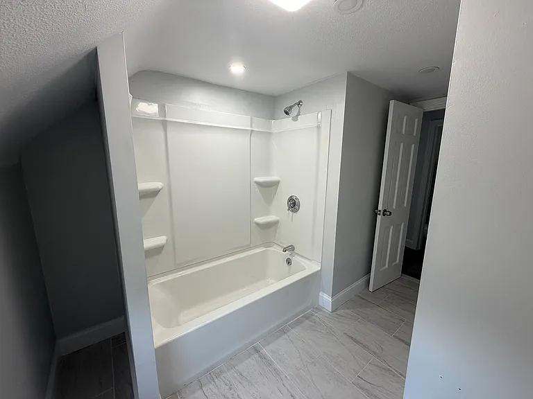 73-75 Draper Ave #75 — Photo 17