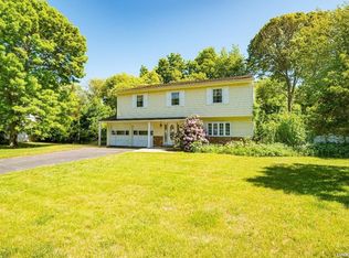 293 Bow Dr, Hauppauge, NY 11788