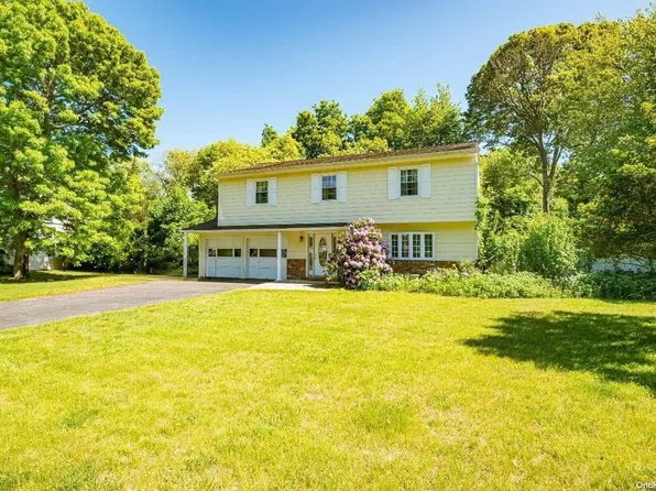 293 Bow Drive, Hauppauge, NY 11788