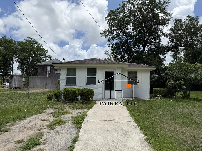 18 Helmken St — Photo 1