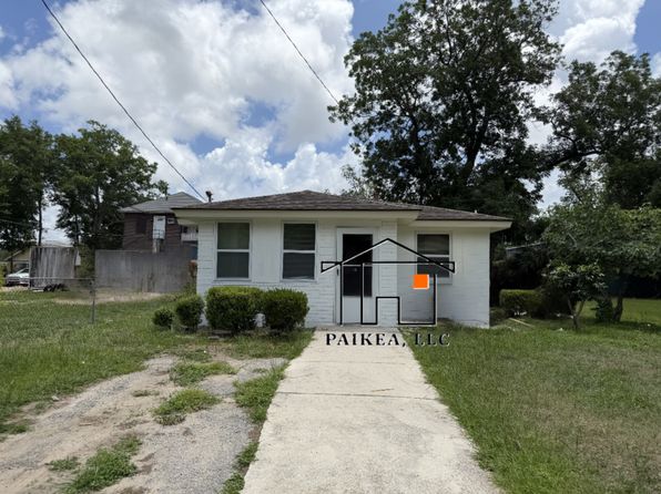 18 Helmken St