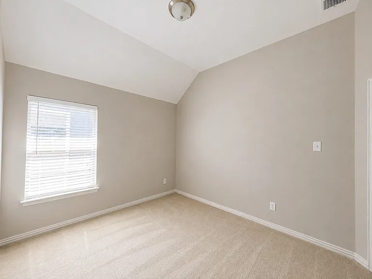 5724 Silverton Ave — Photo 14