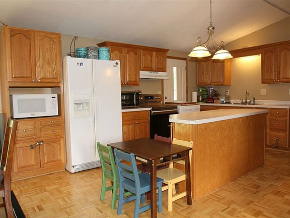 Kitchen with all Appliances