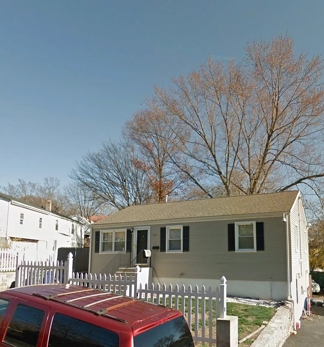 5 bed, 2240 sqft, $3,425 — Photo 1