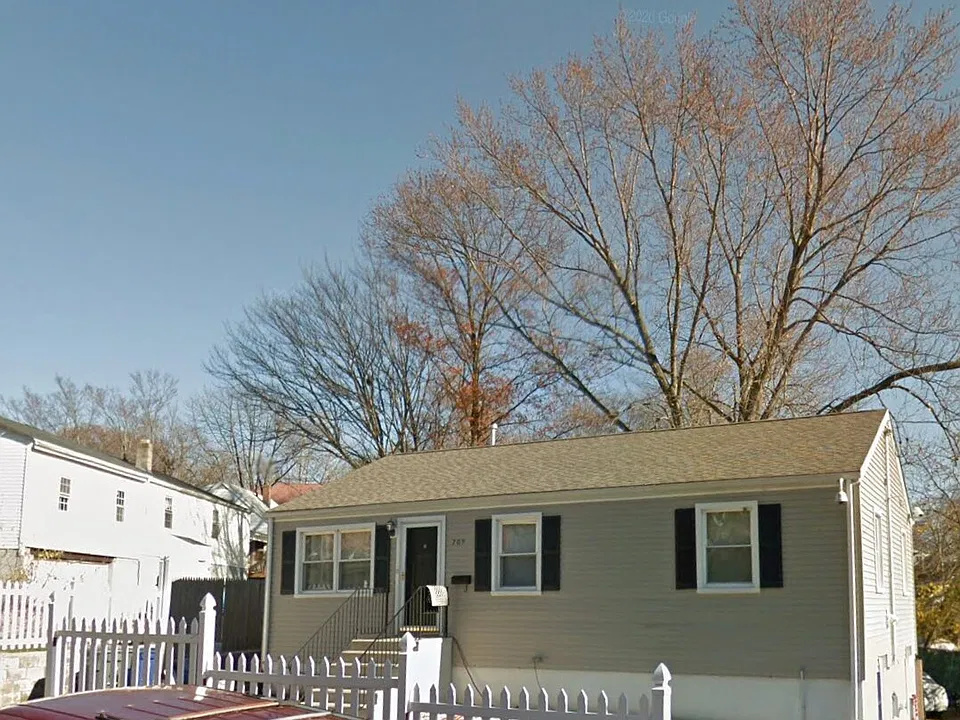 709 Ryon St