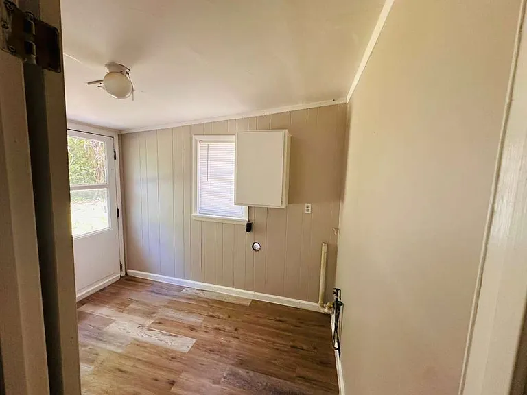 1822 Grove Hill Ln — Photo 23