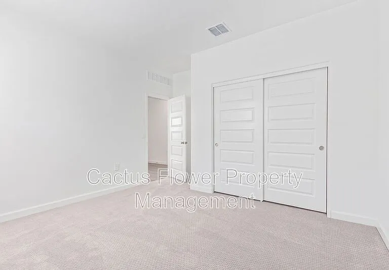2124 W Sombra Ave — Photo 22