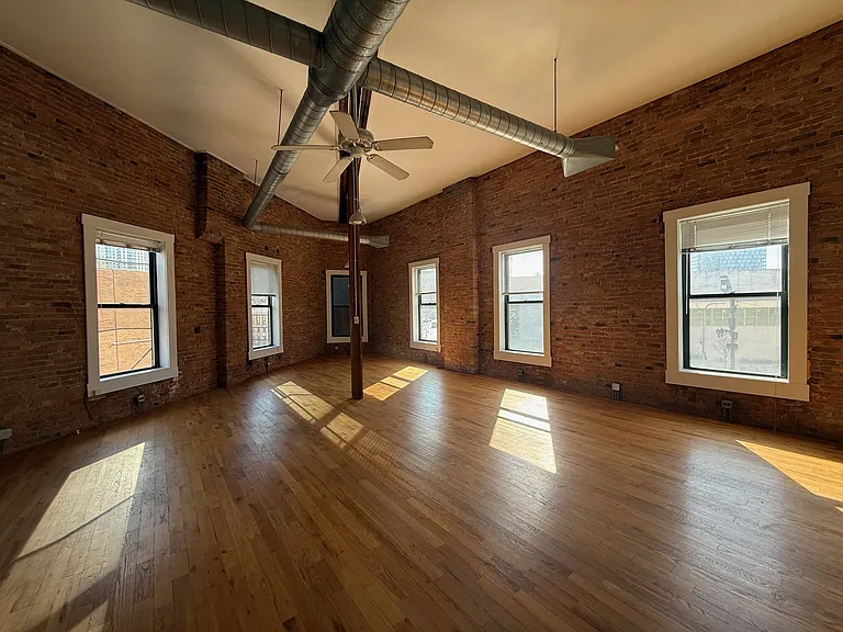 409 N. Milwaukee Ave. — Photo 13