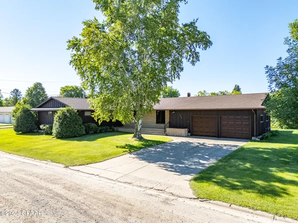 104 5th Ave, Northwood, ND 58267