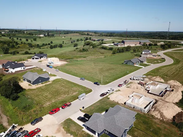 105 Garrett Dr, Barneveld, WI 53507