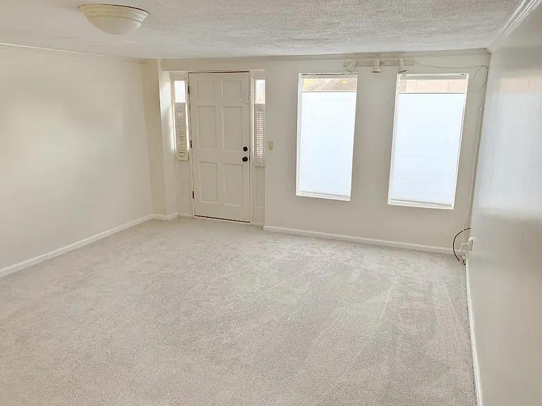 1045 Rosedale Rd #NA — Photo 2