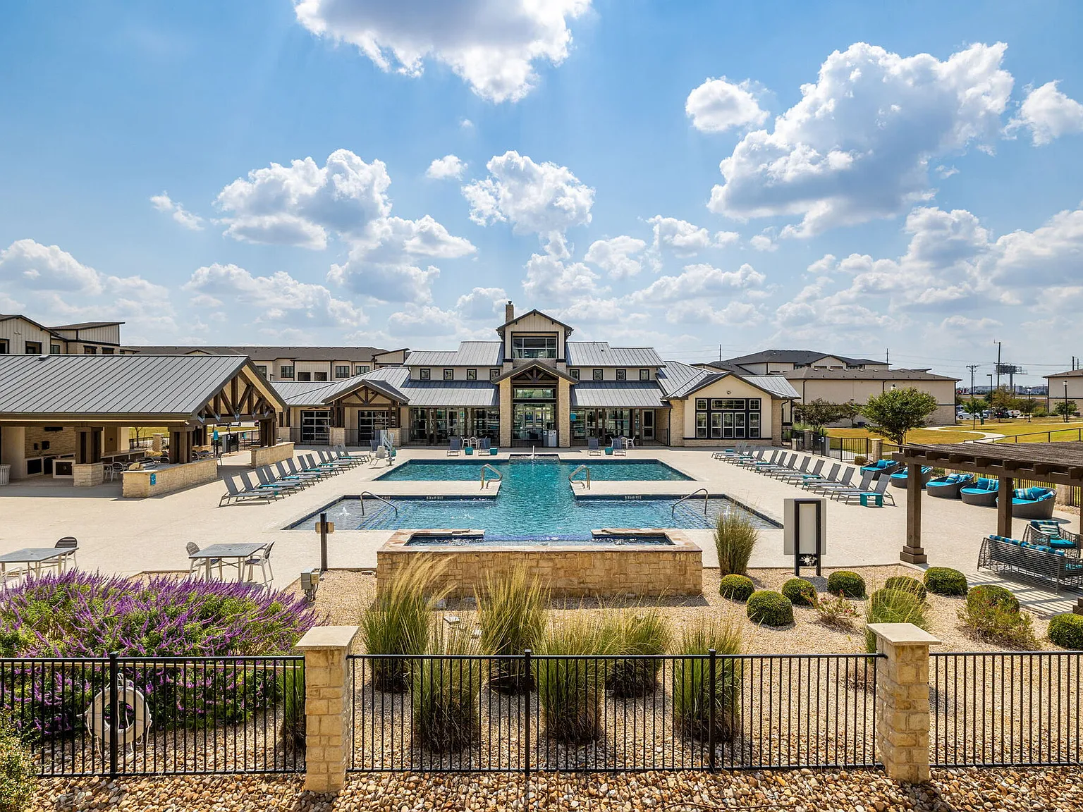 Enclave Falcon Pointe — Photo 1