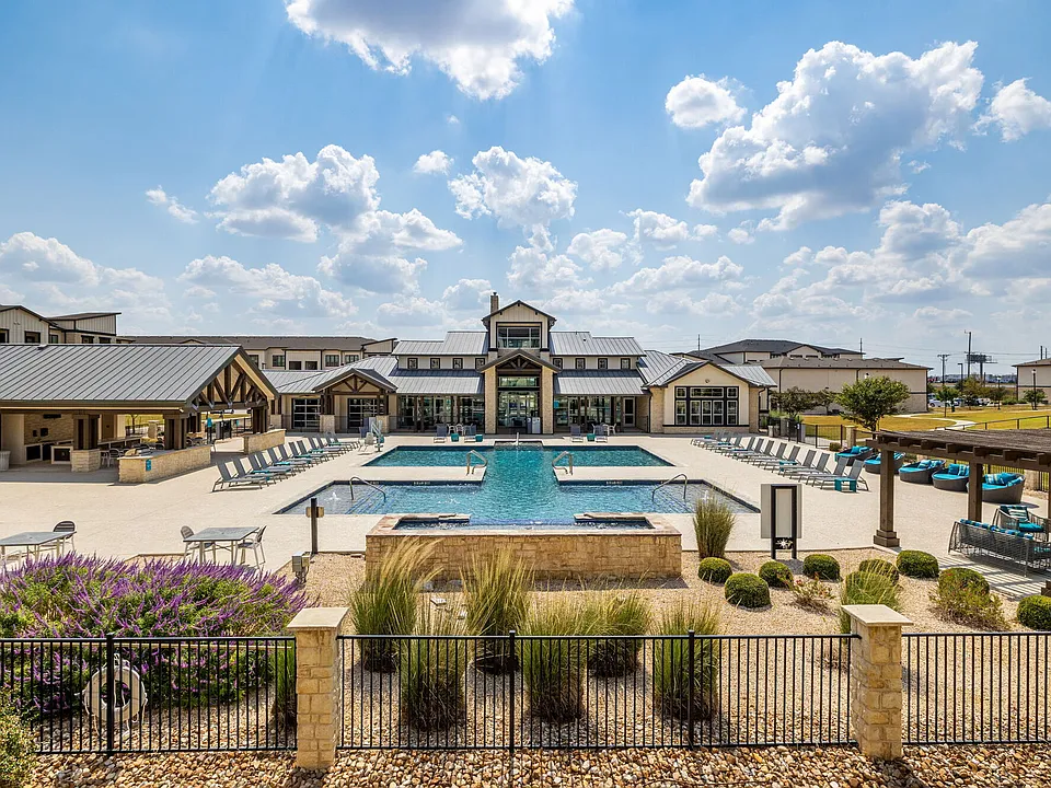 Enclave Falcon Pointe