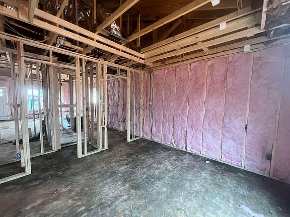 4th image of 16 Poplar St