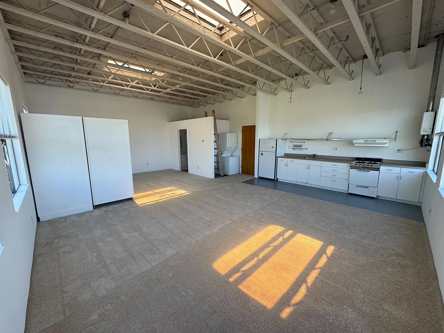 Studio, 750 sqft, $2,500 — Photo 2
