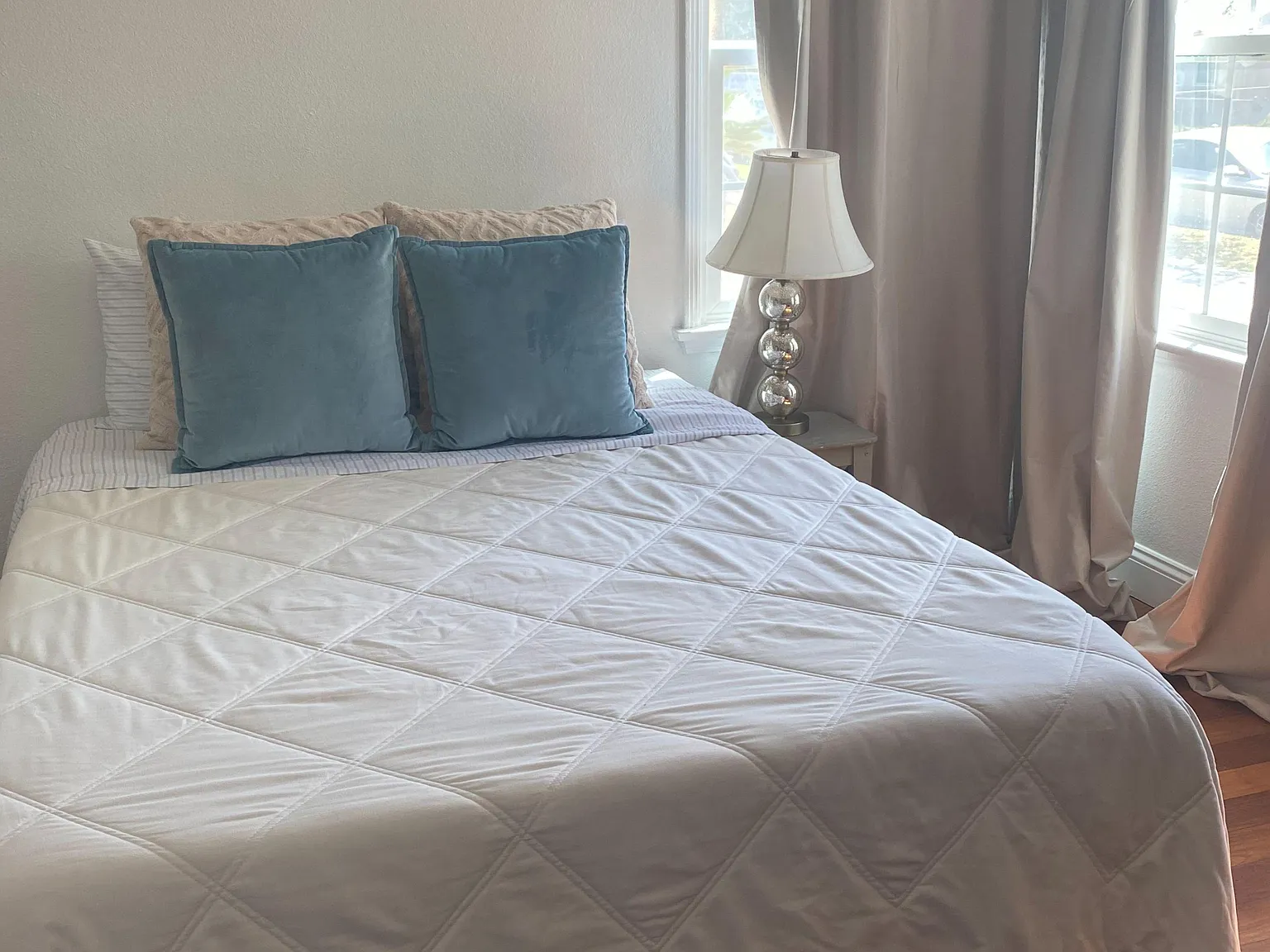 2 bed, 1.0 bath, 1890 sqft, $1,577 — Photo 2